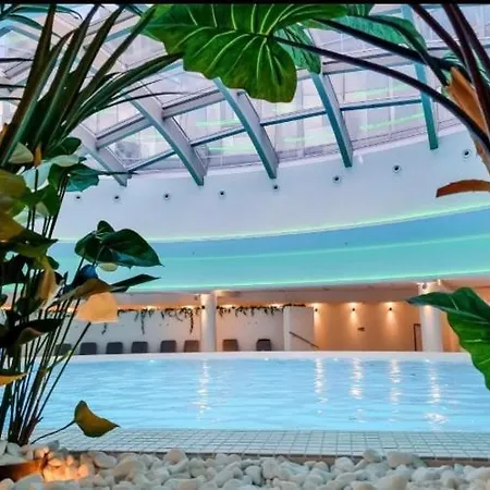 Hanza Tower Resort 24 Pool & Jacuzzi